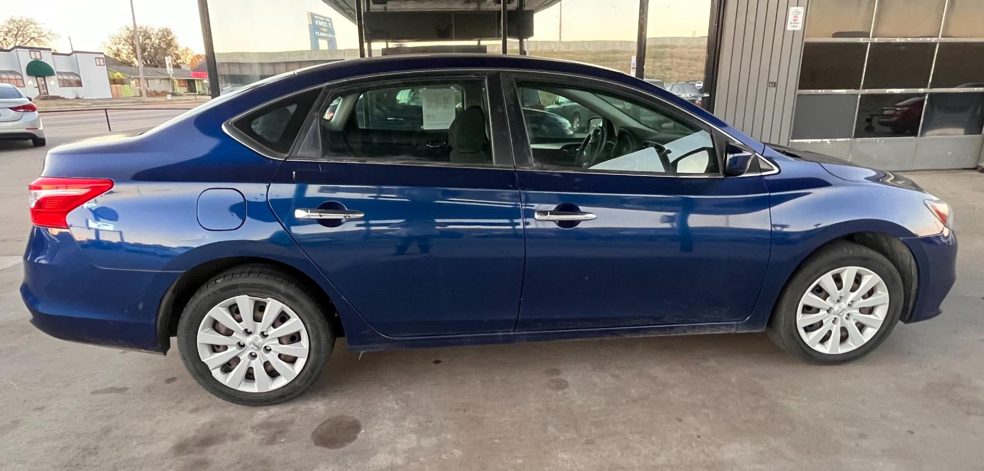 2018 BLUE NISSAN SENTRA SR; S; SL; SV S CVT (3N1AB7AP1JY) with an 1.8L L4 SFI DOHC 16V engine, CVT transmission, located at 8101 E. Skelly Dr., Tulsa, OK, 74129, (918) 592-3593, 36.121891, -95.888802 - Photo#2